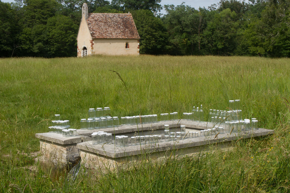 Le vitrail Fujak, Rendez-vous à la clairière, Vendœuvres [36] © les Fujak 2026